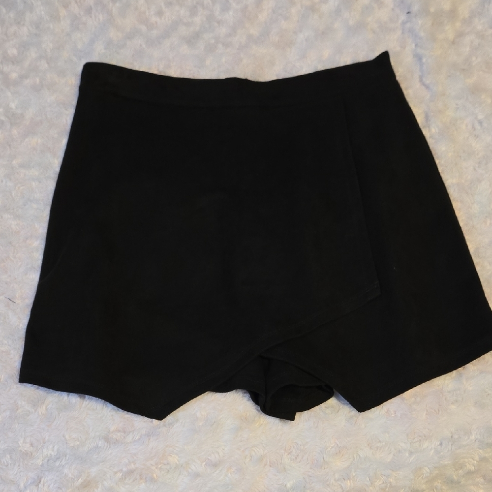 HYFVE Black Skorts